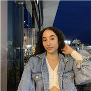 Estudiante de marketing y publicidad, pero realice bachillerato humanístico, por ende , tengo conocimiento sobre la legua castellana ya que es mi lengua materna, y me entusiasma poder enseñar a otras personas este idioma